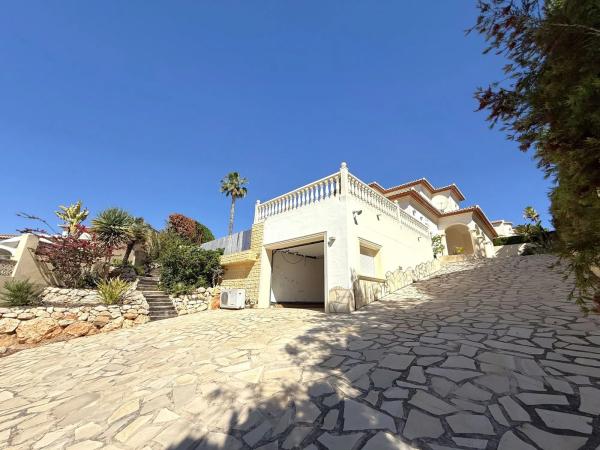 Casa independiente en calle Enebro