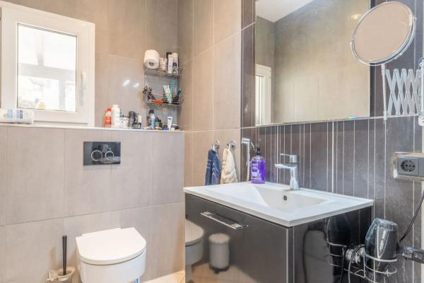 Casa independiente en calle Puertollano