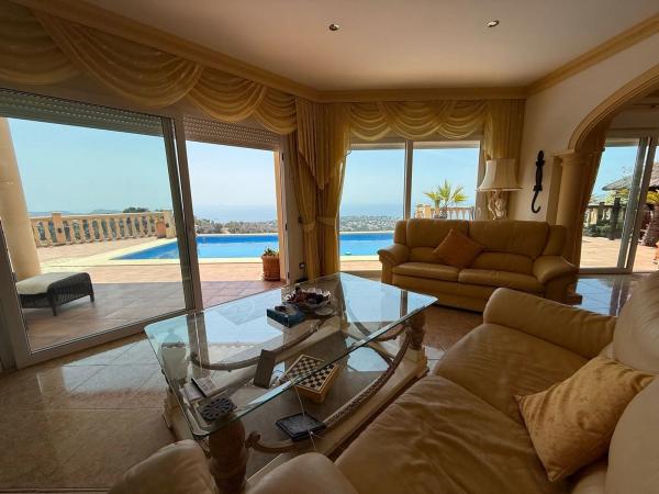 Casa independiente en calle Tonyina