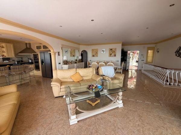 Casa independiente en calle Tonyina