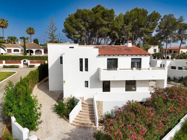 Casa independiente en calle Mar Behring