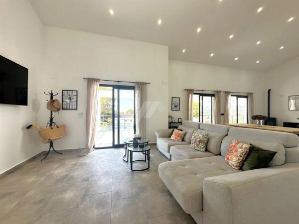 Casa independiente en calle Aragó