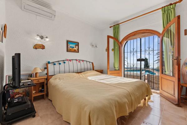 Casa independiente en calle Beniopa