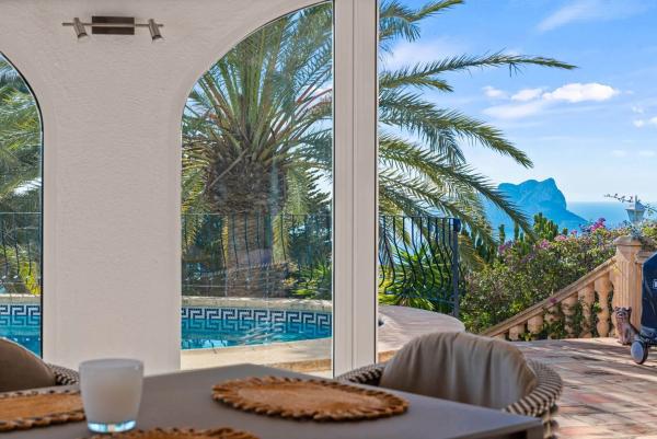 Casa independiente en calle Beniopa