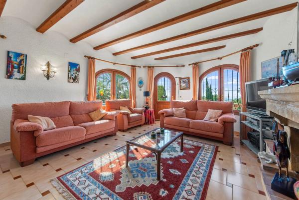 Casa independiente en calle Beniopa