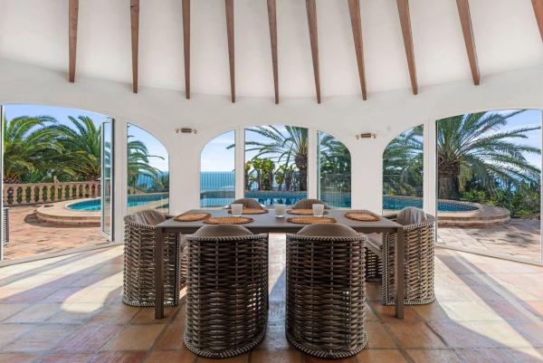 Casa independiente en calle Beniopa