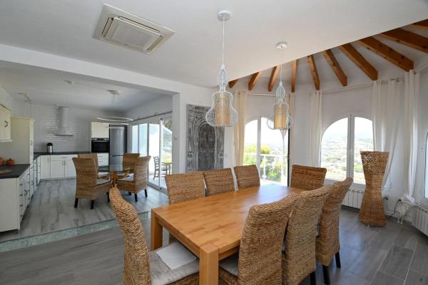 Casa independiente en calle Alcántara