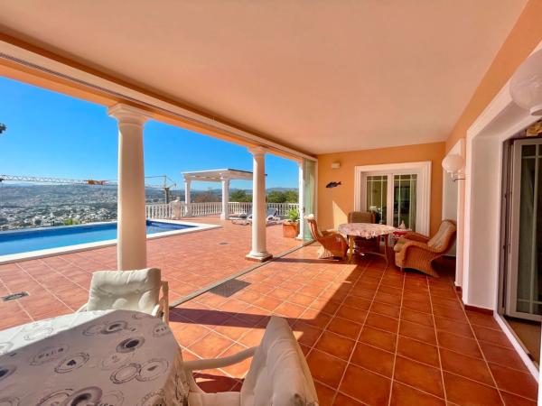 Casa independiente en calle Martín Pescador