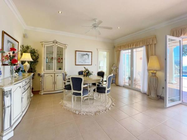 Casa independiente en calle Martín Pescador