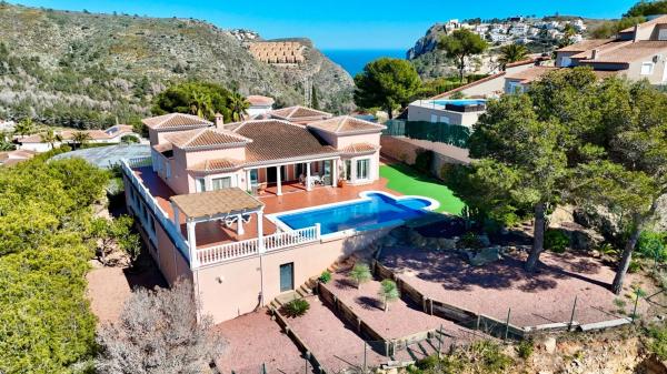 Casa independiente en calle Martín Pescador