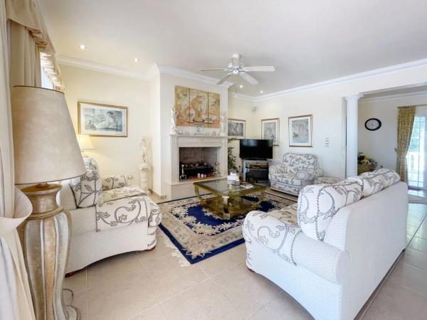 Casa independiente en calle Martín Pescador