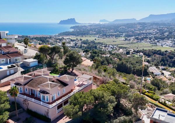 Casa independiente en calle Martín Pescador