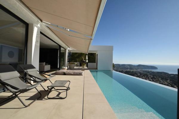 Casa independiente en calle Benirrama