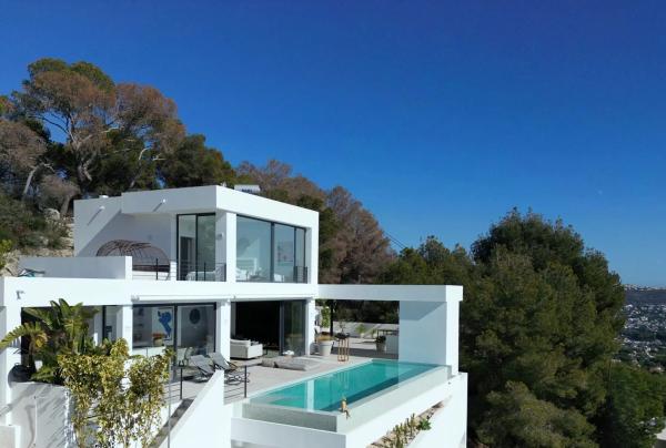 Casa independiente en calle Benirrama