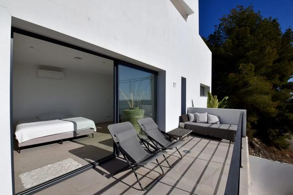 Casa independiente en calle Benirrama