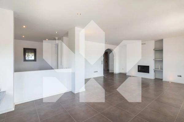 Casa independiente en calle Beniarjó