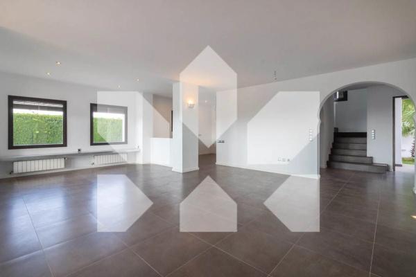 Casa independiente en calle Beniarjó