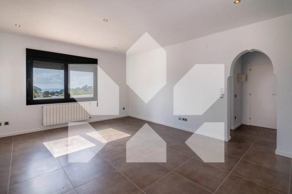 Casa independiente en calle Beniarjó