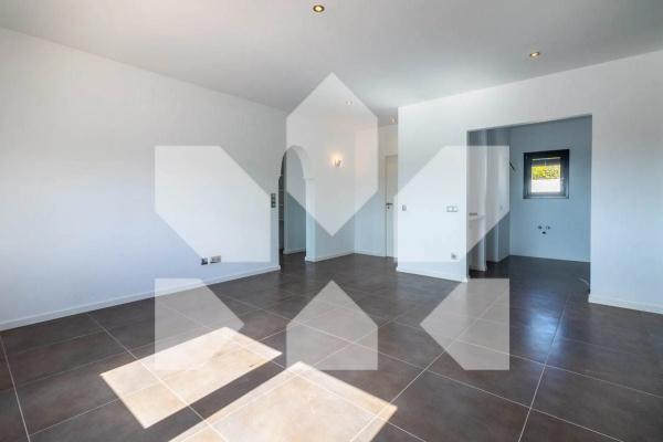 Casa independiente en calle Beniarjó