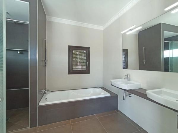 Casa independiente en calle Beniarjó