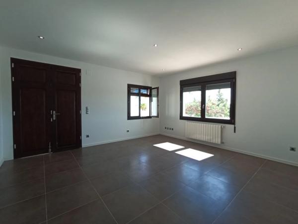 Casa independiente en calle Beniarjó