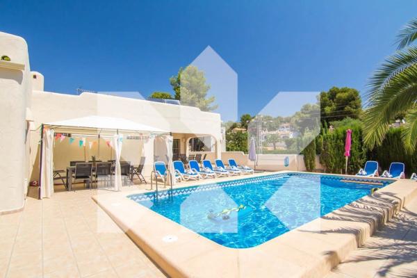 Casa independiente en calle Medina