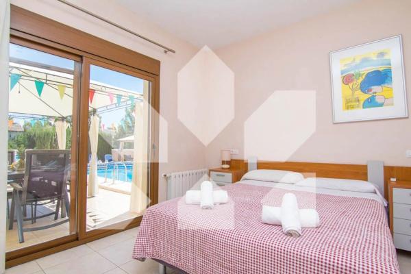 Casa independiente en calle Medina