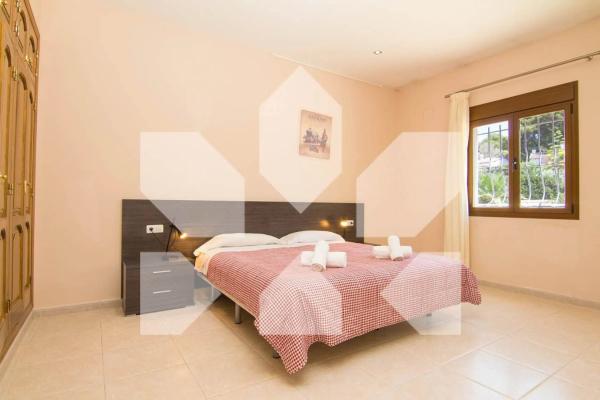 Casa independiente en calle Medina