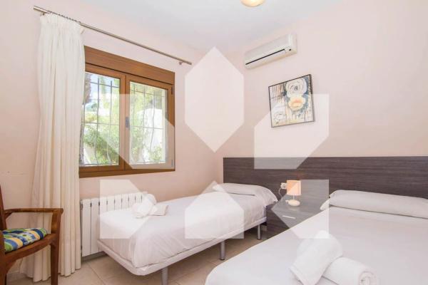 Casa independiente en calle Medina