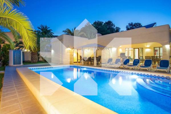 Casa independiente en calle Medina