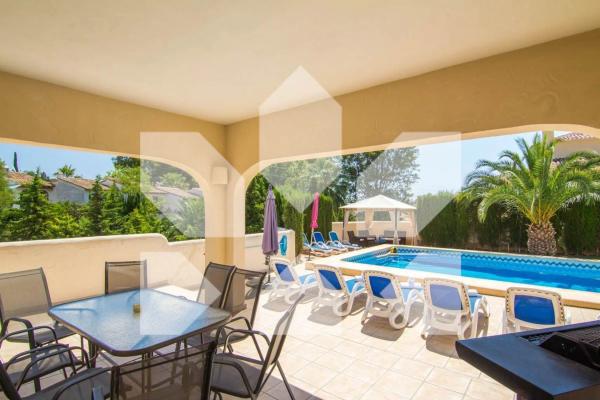 Casa independiente en calle Medina