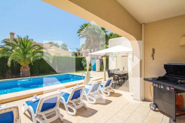 Casa independiente en calle Medina