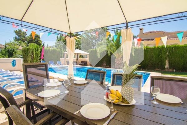 Casa independiente en calle Medina