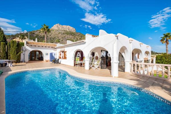 Chalet en Urbanización Canuta