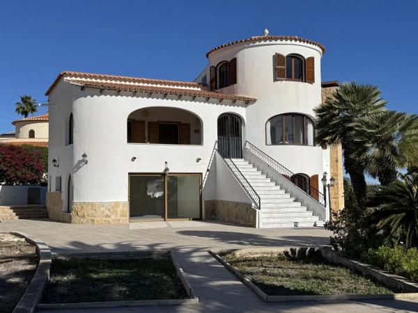 Casa independiente en Urbanización Cometa III