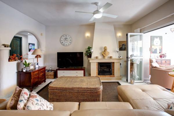 Casa independiente en Partida Enchinent, 17 g