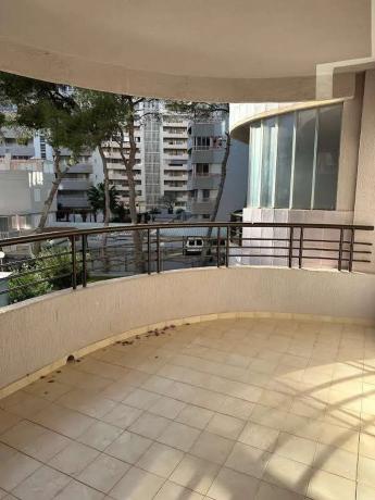 Piso en avenida Juan Carlos I