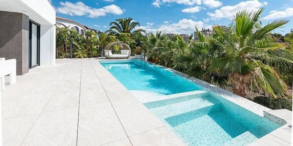 Casa independiente en Urbanización Caleta