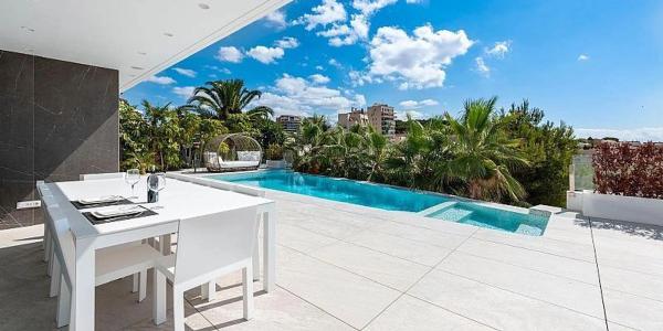 Casa independiente en Urbanización Caleta