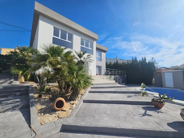 Casa independiente en Partida Carrió Park