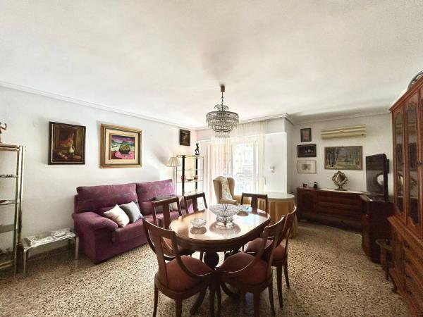 Piso en avenida de Ifach, 9