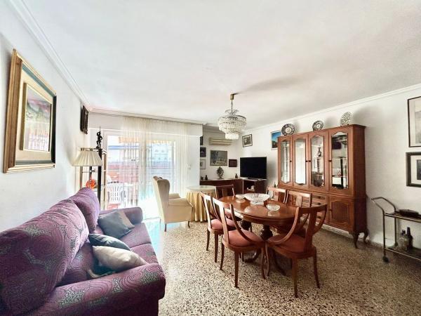 Piso en avenida de Ifach, 9