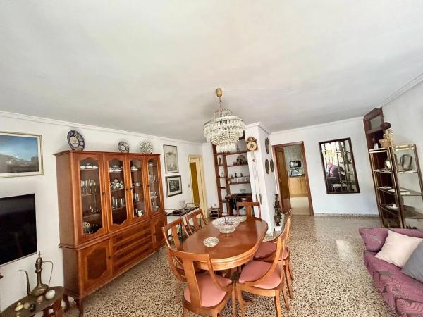 Piso en avenida de Ifach, 9