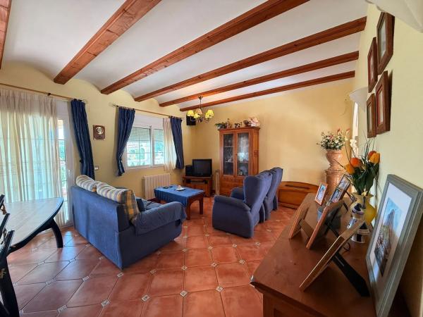 Casa independiente en avenida Casanova