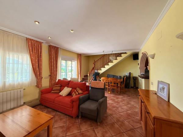 Casa independiente en avenida Casanova