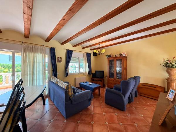 Casa independiente en avenida Casanova