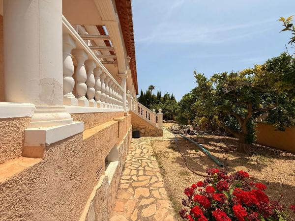 Casa independiente en avenida Casanova
