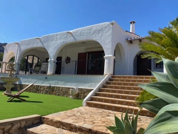 Casa independiente en urbanizacion la canuta