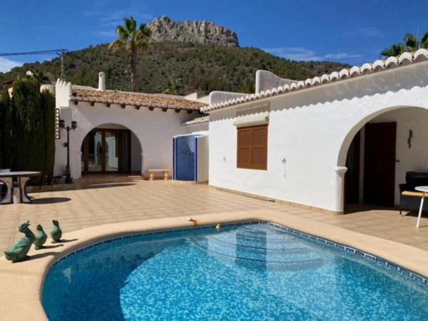 Casa independiente en urbanizacion la canuta