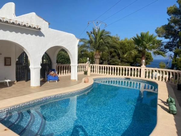 Casa independiente en urbanizacion la canuta